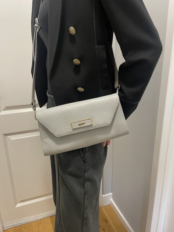 DKNY GREY CROSS BODY LEATHER BAG - STUNNING - Image 5