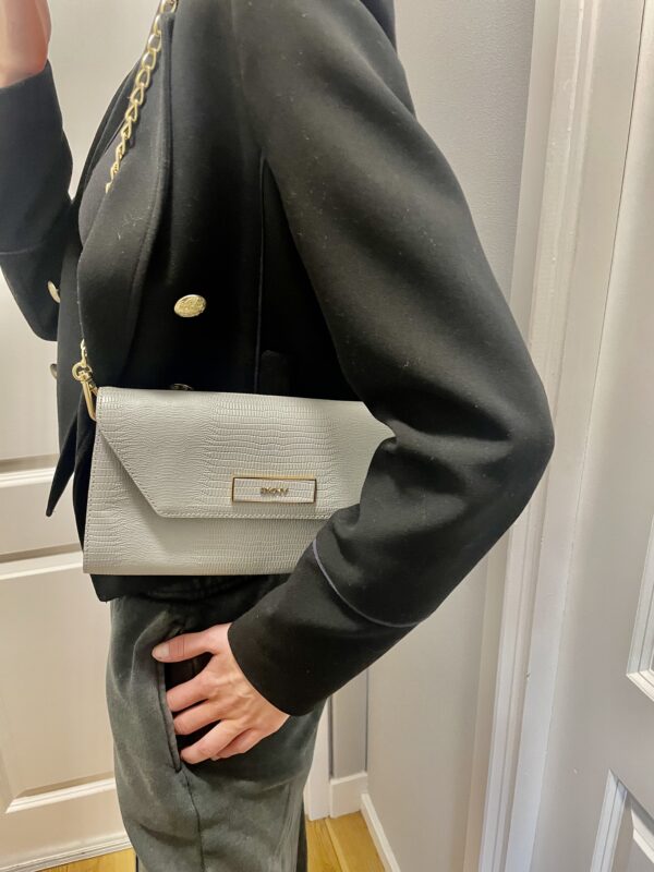 DKNY GREY CROSS BODY LEATHER BAG - STUNNING - Image 6