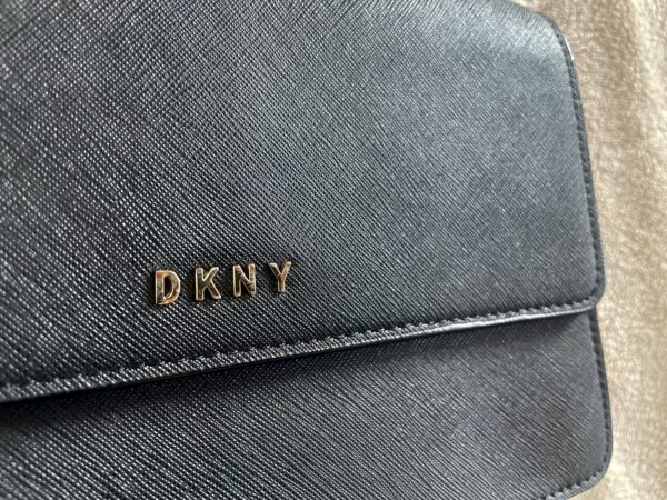 DKNY LEATHER BLACK CROSS BODY / SHOULDER BAG - Image 2