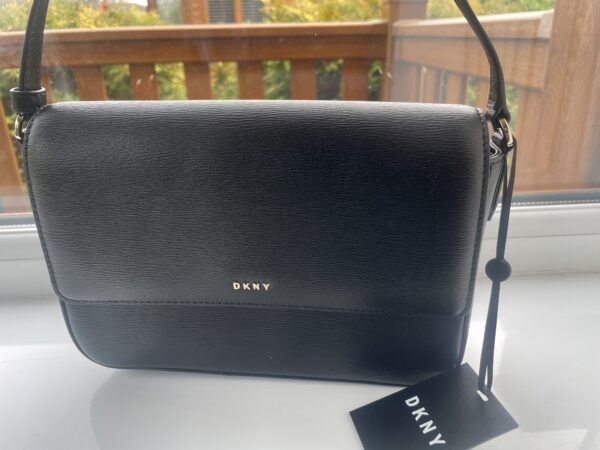 DKNY LEATHER CROSS BODY BAG PRE-LOVED