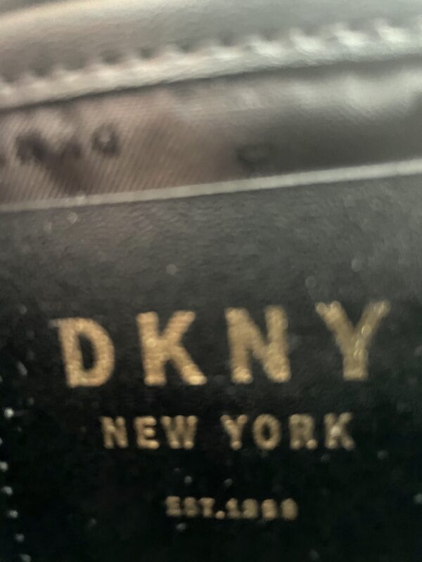 DKNY LEATHER CROSS BODY BAG PRE-LOVED - Image 4