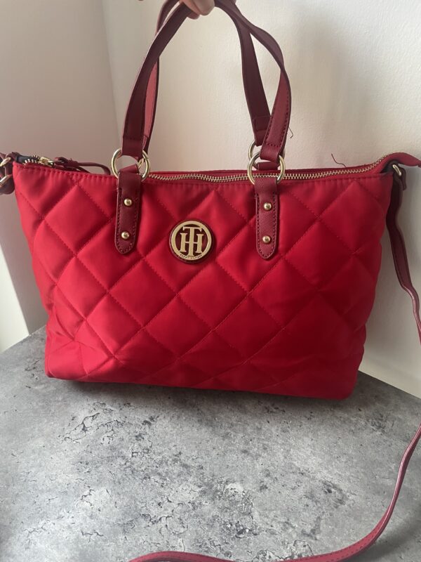 TOMMY HILFIGER  RED QUILTED BAG