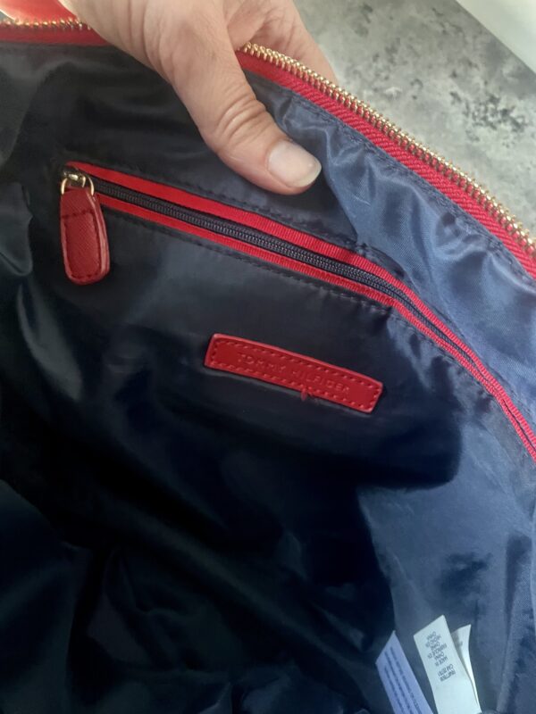 TOMMY HILFIGER  RED QUILTED BAG - Image 5