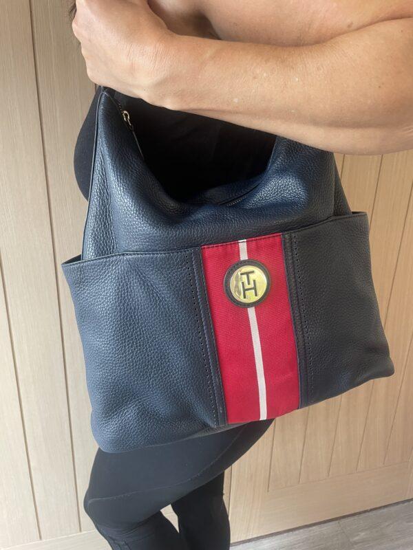 TOMMY HILFIGER ICONIC LEATHER BAG - Image 6