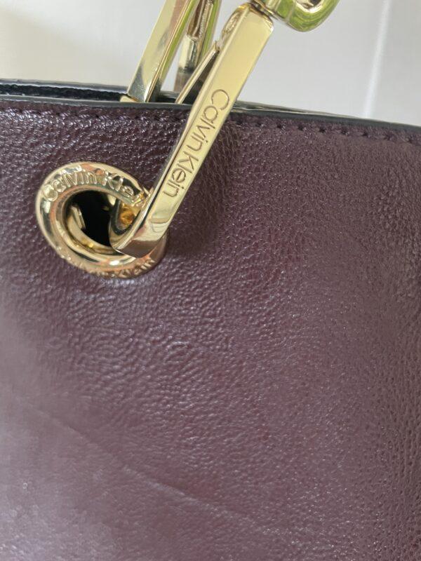 STUNNING CALVIN KLEIN BURGUNDY BAG - Image 2