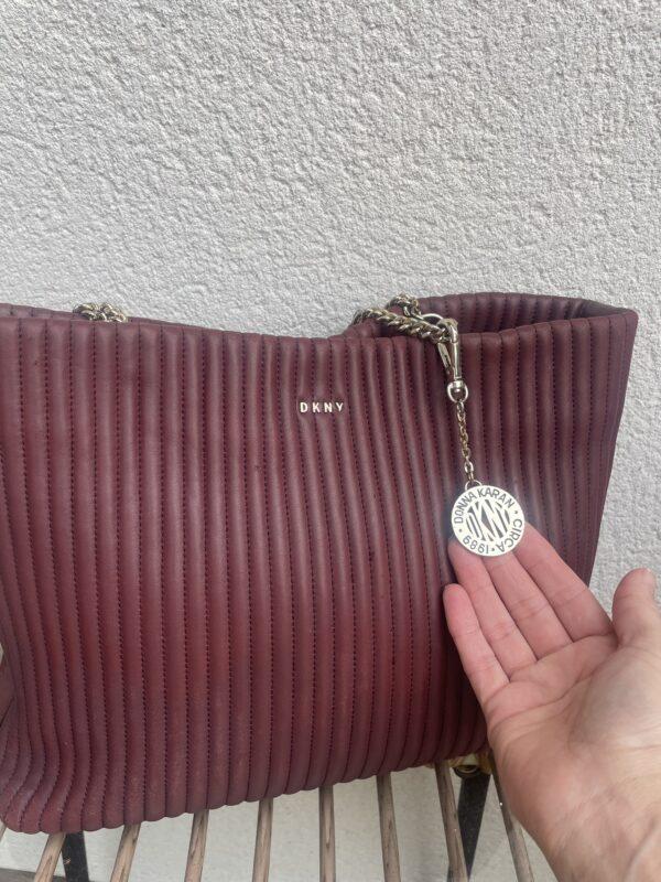 DKNY Women's Gansevoort Pinstripe Quilted Shopper Tote Bag - Plum / Burgandy - Image 3