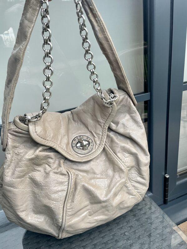 MARC JACOBS TURN-LOCK CHAIN PATENT BAG - Image 5