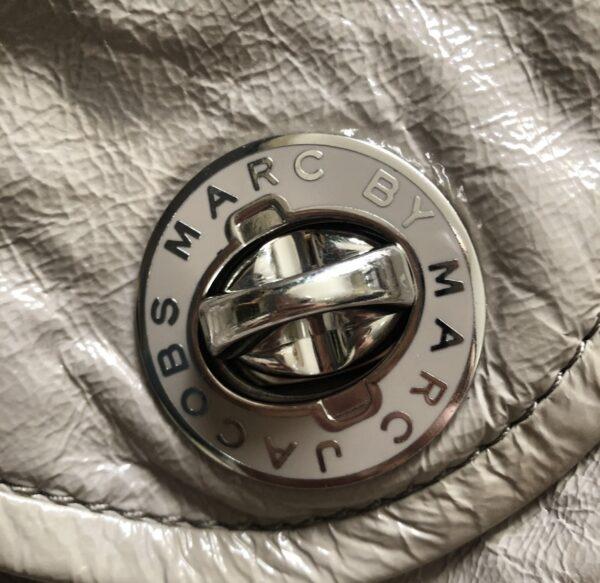 MARC JACOBS TURN-LOCK CHAIN PATENT BAG - Image 2