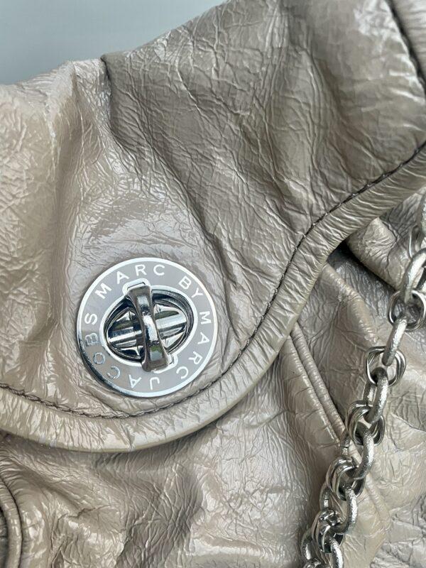 MARC JACOBS TURN-LOCK CHAIN PATENT BAG - Image 6